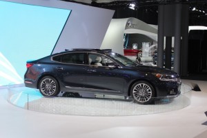 2017 kia cadenza (1)