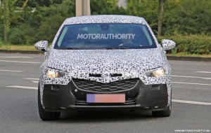 2017 opel insignia spy shots (2)