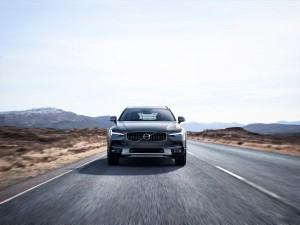 New Volvo V90 Cross Country Driving