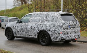 2019-bmw-x7-10