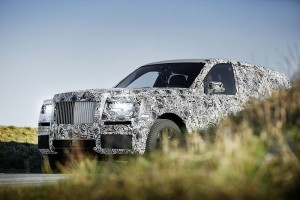 2017-rolls-royce-suv-1