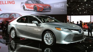 2018 toyota camry hybrid (1)