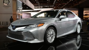 2018 toyota camry hybrid (3)