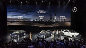 Mercedes-Benz S-Klasse Weltpremiere im Rahmen der Mercedes-Benz Media Night auf der Auto Shanghai 2017.