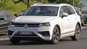 Spy shot of the 2018 Volkswagen Touareg. (Photo Source: Motor1)