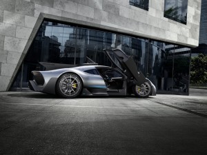 Weltpremiere Showcar Mercedes-AMG Project ONE: Mercedes-AMG bringt Formel 1-Technologie für die Straße