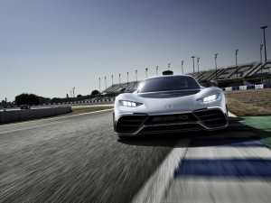 Weltpremiere Showcar Mercedes-AMG Project ONE: Mercedes-AMG bringt Formel 1-Technologie für die Straße