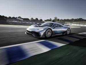 Weltpremiere Showcar Mercedes-AMG Project ONE: Mercedes-AMG bringt Formel 1-Technologie für die Straße