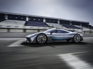 Weltpremiere Showcar Mercedes-AMG Project ONE: Mercedes-AMG bringt Formel 1-Technologie für die Straße