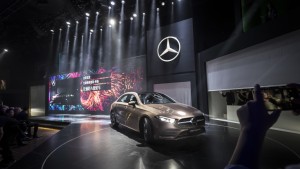 Mercedes-Benz Cars am Vortag der Auto China 2018: Die neue A-Klasse L Limousine feiert Weltpremiere in Peking