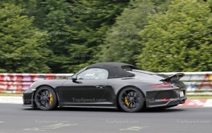 2018-porsche-911-speedste-10_1600x0w