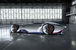 Showcar feiert bei der Monterey Car Week in Kalifornien Weltpremiere: Vision EQ Silver Arrow: Ein emotionaler Wegweiser in die Zukunft des Designs