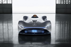 Showcar feiert bei der Monterey Car Week in Kalifornien Weltpremiere: Vision EQ Silver Arrow: Ein emotionaler Wegweiser in die Zukunft des Designs