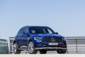 Die neuen Mercedes-AMG GLC 43 4MATIC Modelle: Agiler und markanter: Start frei für die ungleichen ZwillingeThe new Mercedes-AMG GLC 43 4MATIC models: More agile and more distinctive: chocks away for the dynamic duo